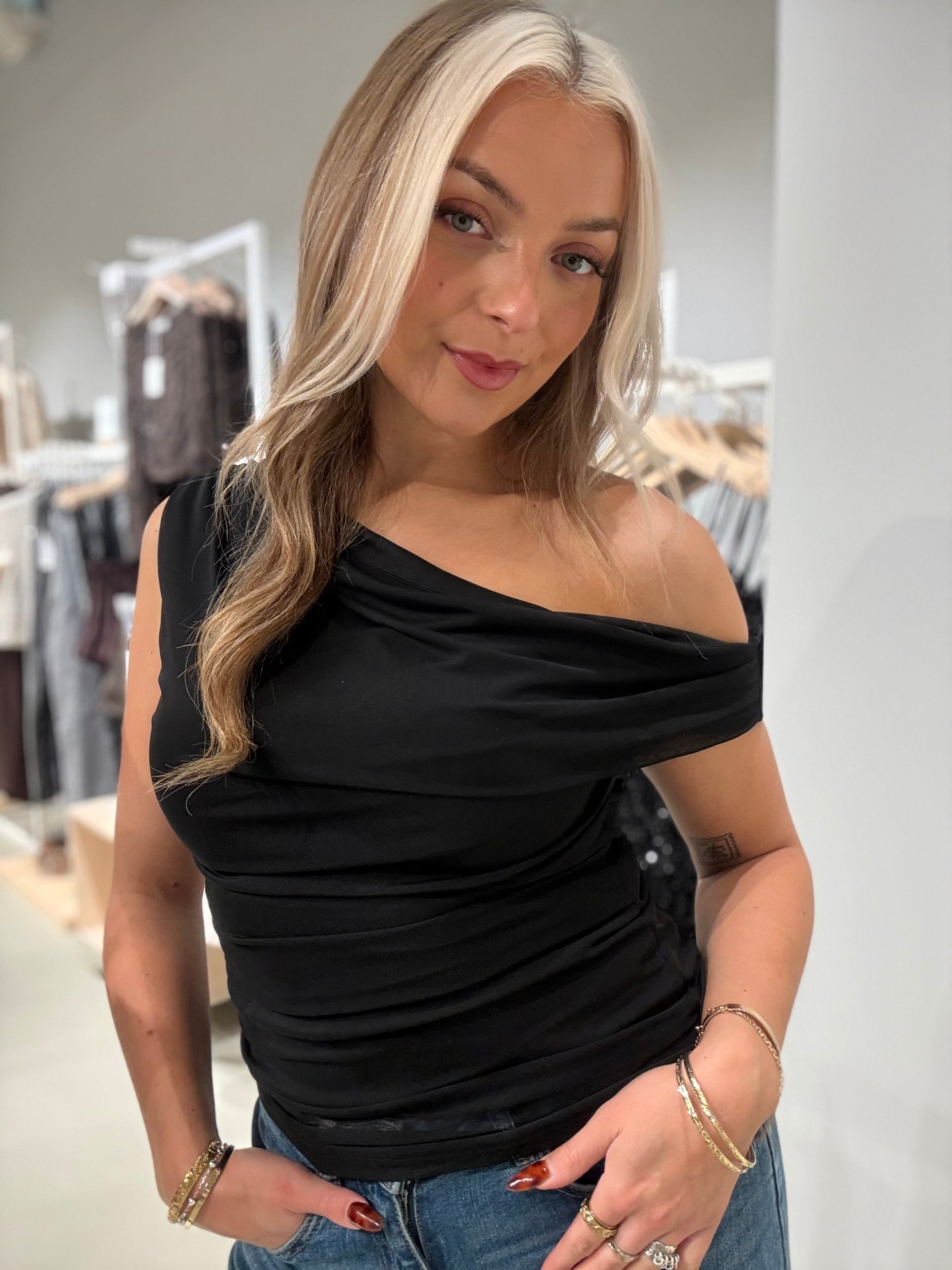 VISAYA Top - Black Beauty